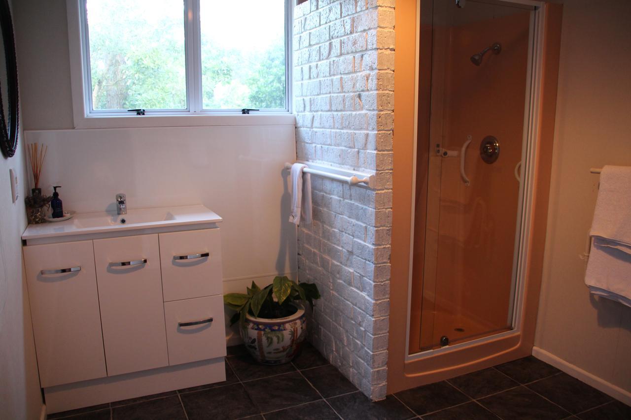 Punehu Stream Cottage Opunake Ngoại thất bức ảnh
