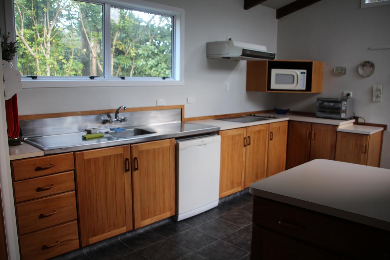 Punehu Stream Cottage Opunake Ngoại thất bức ảnh